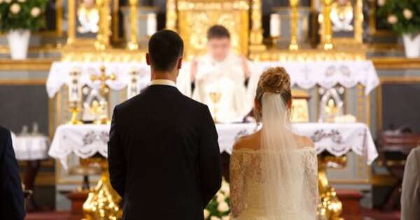 Il ‘bonus matrimoni’ della Lega, fino a 20mila euro ma solo per per gli under 35 che si sposano in chiesa: poi la retromarcia… 1 il-‘bonus-matrimoni’-della-lega,-fino-a-20mila-euro-ma-solo-per-per-gli-under-35-che-si-sposano-in-chiesa:-poi-la-retromarcia…