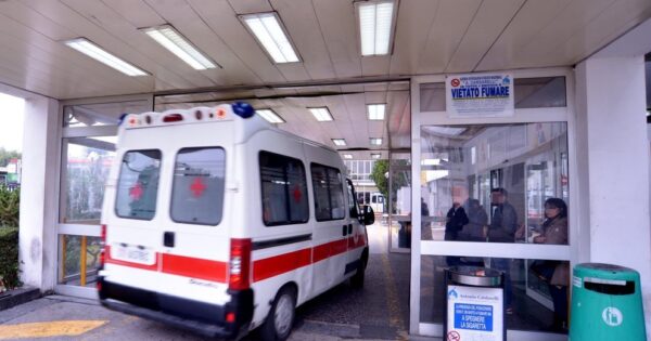 “Dacci il Rolex”, uomo ferito a colpi d’arma da fuoco a Napoli 1 “dacci-il-rolex”,-uomo-ferito-a-colpi-d’arma-da-fuoco-a-napoli