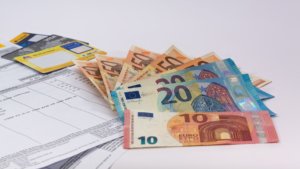 Pensioni 2023: tutti gli aumenti in base a fasce e rivalutazione, bonus per le minime. Le novità della Manovra 1 pensioni-2023:-tutti-gli-aumenti-in-base-a-fasce-e-rivalutazione,-bonus-per-le-minime.-le-novita-della-manovra
