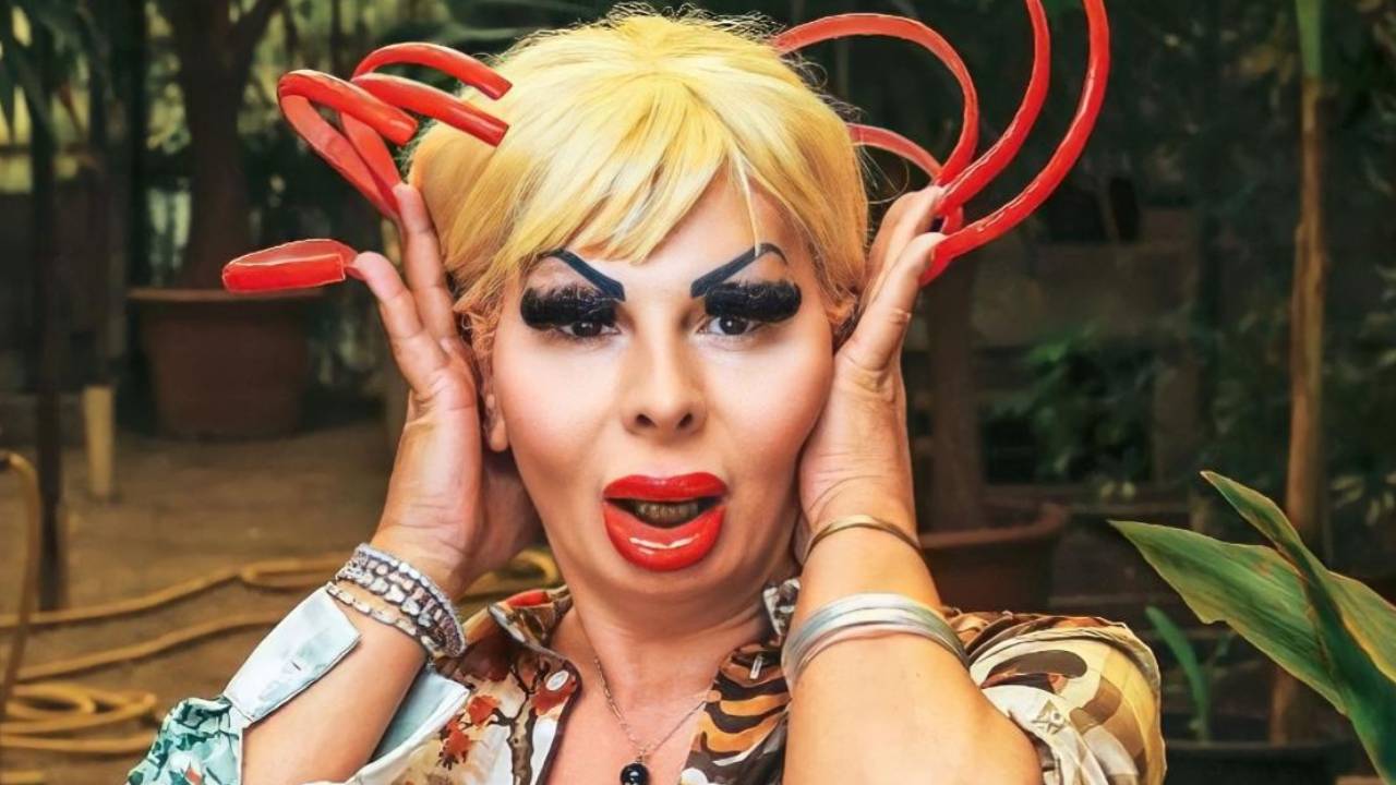 Elenoire Ferruzzi litiga in diretta durante una video intervista e volano stracci 1 elenoire-ferruzzi-litiga-in-diretta-durante-una-video-intervista-e-volano-stracci