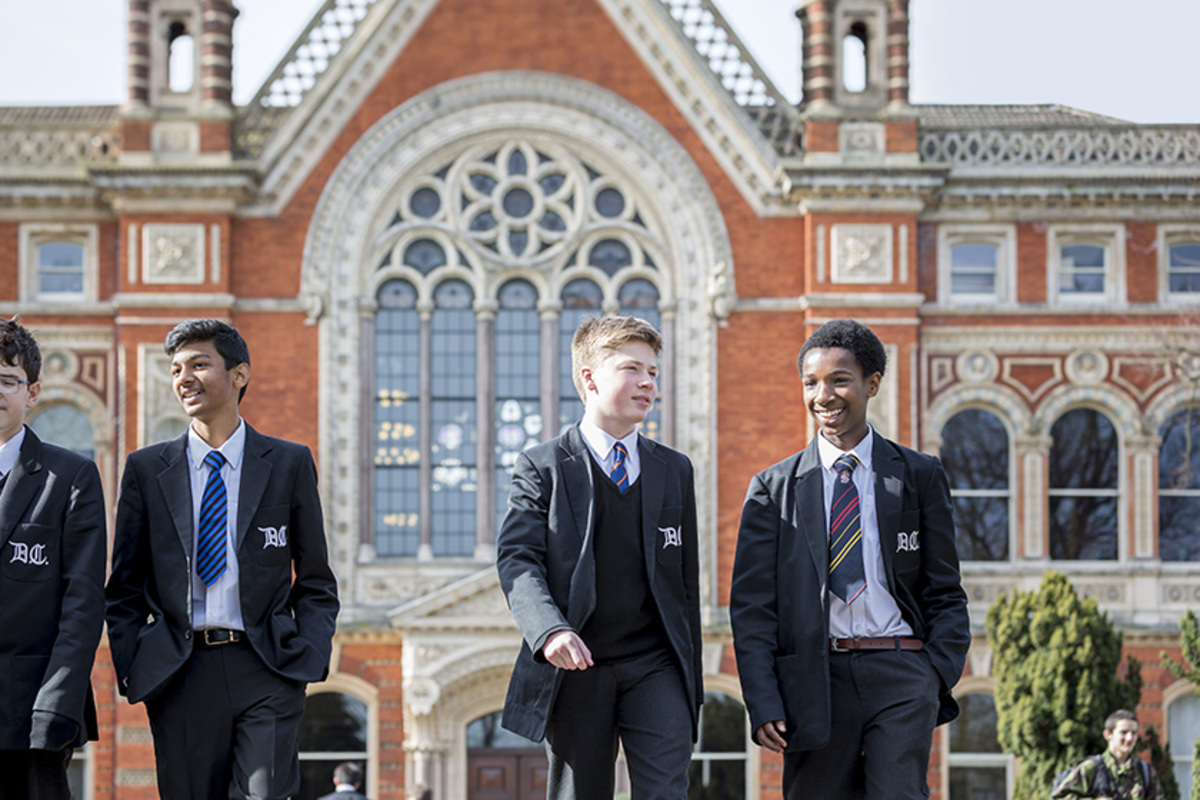 Etnie e religioni diverse: la scuola inglese contro l’indottrinamento cristiano 1 etnie-e-religioni-diverse:-la-scuola-inglese-contro-l’indottrinamento-cristiano