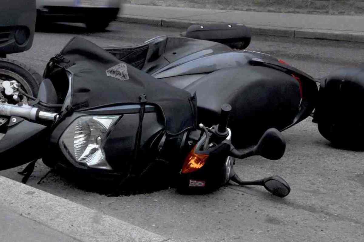 Travolto da un’auto mentre spinge lo scooter in panne: morto 56enne 1 travolto-da-un’auto-mentre-spinge-lo-scooter-in-panne:-morto-56enne