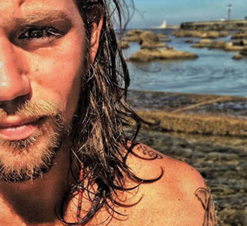 Chi è Enrico Nigiotti: Biografia, Età, Amici, Canzone e Sanremo 1 chi-e-enrico-nigiotti:-biografia,-eta,-amici,-canzone-e-sanremo