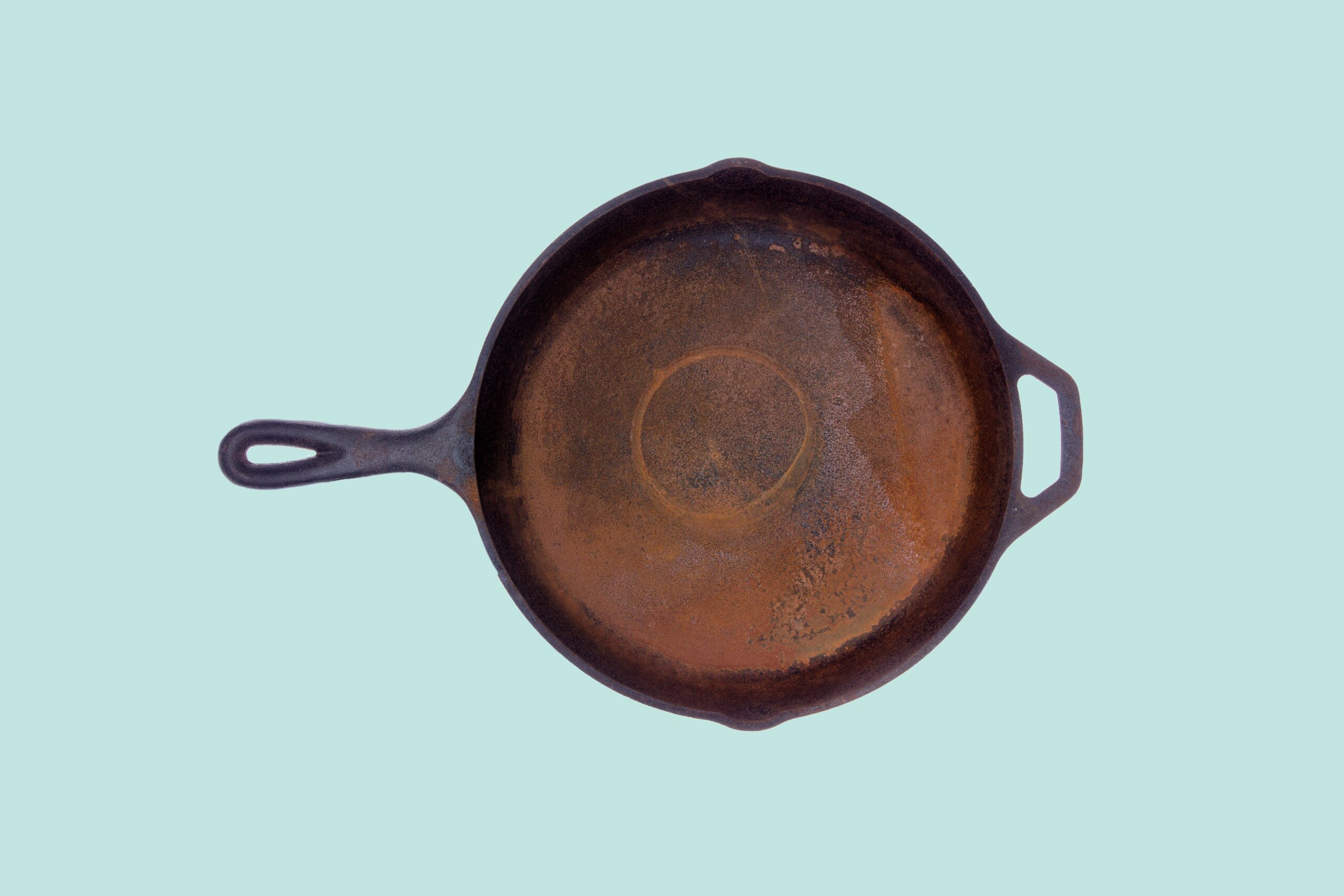 cast-iron-gone-rusty?-try-soaking-it-in-vinegar