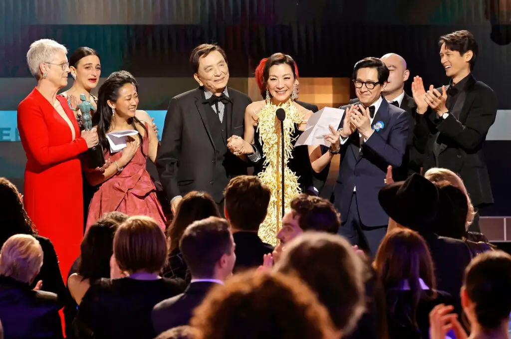 sag-awards-2023,-trionfa-“everything-everywhere-all-at-once”:-tutti-i-vincitori